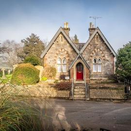 Charming character lodge in cemetery grounds, hotel em Exeter