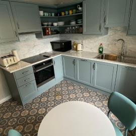 Stylish & Spacious Apartment, Sleeps 6