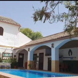 Alojamiento El Cortijuelo, מלון בEscóznar