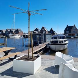 Exclusive houseboat experience – hotel w mieście Stavoren