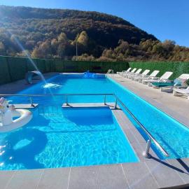 Vikendica, Bazen, Šedrvan, Rafting na Uni, Quad, hotel em Bihać