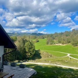 Relax house AVUS with Sauna, hotel in Slap ob Idrijci