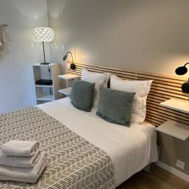 Maison cosy et jardin verdoyant, hotel din Drancy