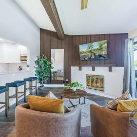YOUR New Luxury Lakeview Condo w Pool Access, hotel a Lake Geneva