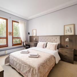 Royal Wilanów Spacious Apartment by BookingHost