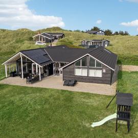 Awesome Home In Hvide Sande With Sauna, hotel u gradu Havrvig
