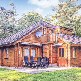 Nice Home In Neede With Sauna, hotel in Gelselaar