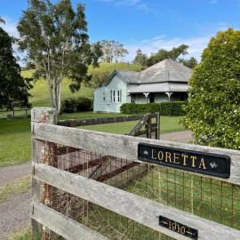 Loretta- a rustic country cottage, hotel in Brookfield