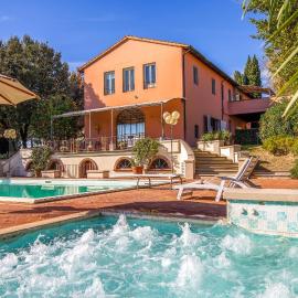 8 Bedroom Beautiful Home In Fucecchio