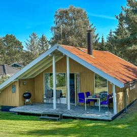 Cozy Home In Fårvang With Wifi, מלון בFårvang