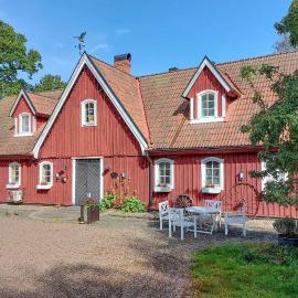 7 Bedroom Gorgeous Home In Ubbalt