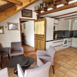 Chalet 11 pers, 5 ch, pied des pistes, balcon, parking, Wi-Fi, cheminée, Serre Chevalier - FR-1-762-27, hotel in Saint-Chaffrey