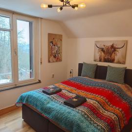 Wohlfühloase Schleiden Haus Talblick mit Whirlpool Kamin Aussicht 10 Personen, hotell sihtkohas Schleiden