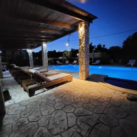 Ilaira Beach Apartments, hotel en Chrani