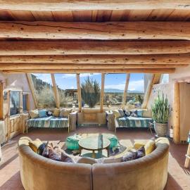 Earthship in Taos - A Sustainable Desert Sanctuary, Hotel in Taos Regional