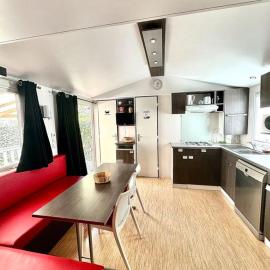 Mobil-home 6 personnes chez Vonvon、ラ・ロック・ダンテロンのホテル