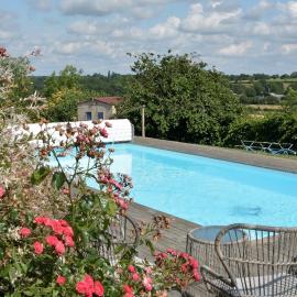 Gîte à la campagne, piscine classé trois-étoiles N2, Hotel in Verruyes
