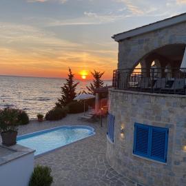 Villa Bavaria - Direkt am Meer , Kiesstrand , Pool & Whirlpool