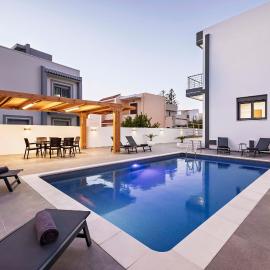 Ramo Luxury Villa, hotel in Kremasti