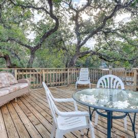 Cozy Couple's Cottage w/ View Near Canyon Lake!
