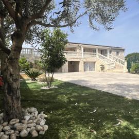"Le Clos de Pierres" Grande Maison Jusqu'à 28 Pers Sauna Spa Piscine Pétanque、Cuxac-dʼAudeのホテル