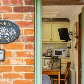Swift Host - Studio - Barn Cottage - Garden - Parking