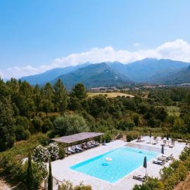 La tonnelerie, belle villa pour 9 personnes au coeur d'un vignoble avec piscine, hotelli kohteessa Sartène