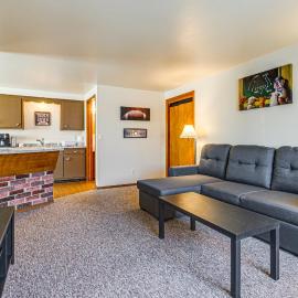 2 Mi to Dwtn Green Bay: Ideally Located Townhome!