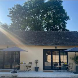 Studio indépendant et équipé proche Circuit des 24h et Pôle Européen du Cheval, hotel a Parence
