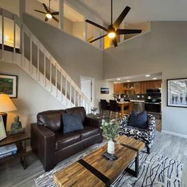 Canyons Resort, Community Hot Tub Retreat, Slopes located steps away!