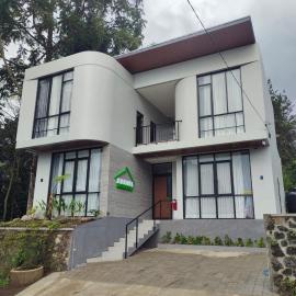 Naomi Villa Tawangmangu