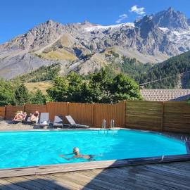 Mountain Lodge in Alps-chez Philippe, Panoramic-Village, Renting, view over Glaciers, hotel sa La Grave