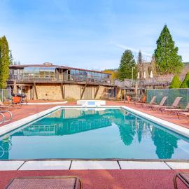 Sauna, Pickleball Court & Game Room: Sultan Villa!, hôtel à Sultan