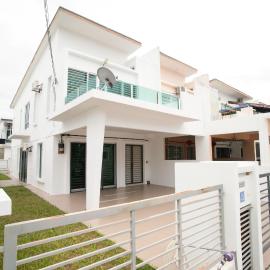 Seremban Spacious Sweet Home 15-19paxs, hotel in Kampong Baharu Jimah