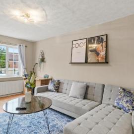Spacious 3-Bed Home Near M1, Sky TV & Netflix Included 2x Parking Spaces Garden Fast Wifi Contractors Travellers Relocators Leisure Welcome