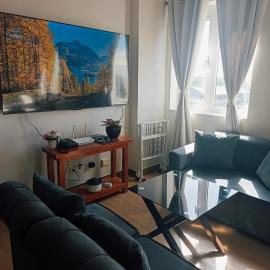 Happy Stays D - 300mbps - 65"TV NetFlix, Disney - Washer – hotel w mieście Trece Martires