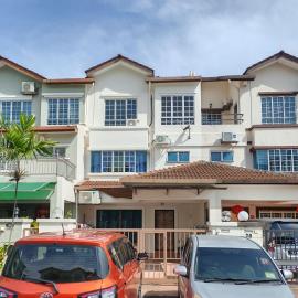 4 Bedrooms 10Pax Comfy Sleeps Landed Spacious House, hotel di Seri Kembangan