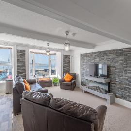 Spacious 3 Bedroom Sea View Flat、アバードベイのホテル