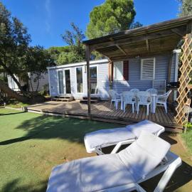 Mobil home climatisé 6 pers, hotel in Le Muy
