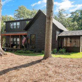 Midnight Sanctuary at Mystic Falls - 3 Bedrooms and 2 Bathrooms 1 Mile from Clocktower, Mystic Grill and the Square