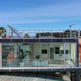 Apartamento Cubo de Cristal con piscina y vistas al mar