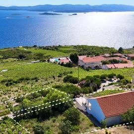 Villa More, hotel i Postup