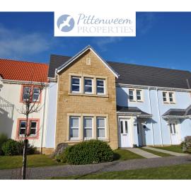 Forth View- stylish upper apartment with sea views