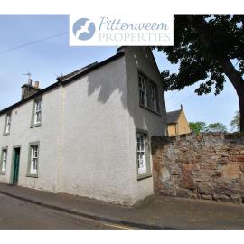 Dolphin Cottage- traditional cottage on Fife Coast