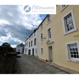 Watersedge Apartment- cosy home by the sea