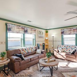 9 Mi to Lake Carlsbad: Pet-Friendly Apt, hotel in Carlsbad