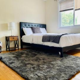1 bedroom terrace view with shared bathroom #3, hotel in Laurel