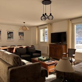 Appartement au cœur de Villard de Lans avec grande terrasse et double garage - FR-1-548-47, hotel in Villard-de-Lans