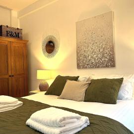 Whitchurch High Street Hideaway, hotel u gradu Whitchurch