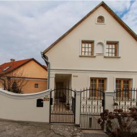 Amadeus Vendégház, hotel in Esztergom